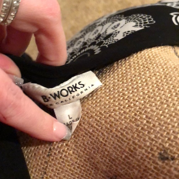 B Works short sleeve Blouse Size Large - Picture 3 of 3